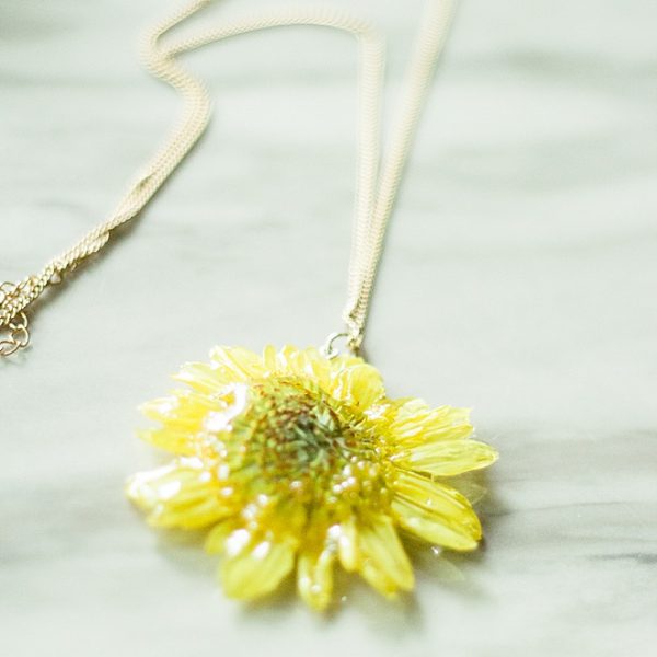 DIY Beautiful Pressed Wedding Flower Resin Necklace