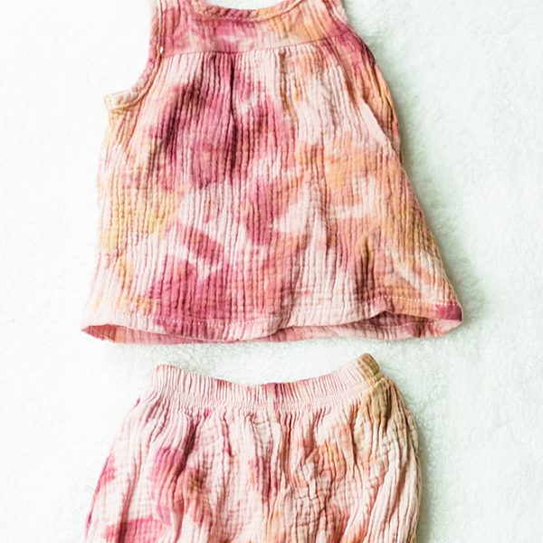 DIY Tie Dye Baby Outfits